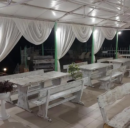 Hotel Oasis - Access