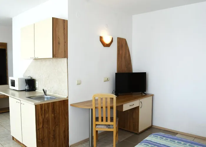 Hotel Oasis - Access